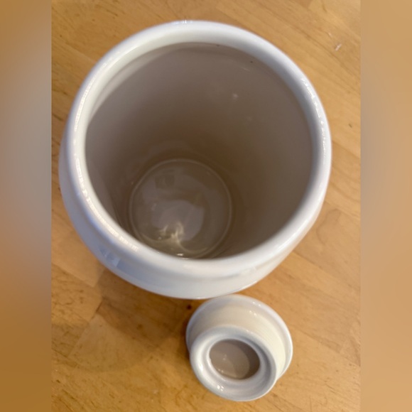 Rae Dunn White Ceramic Farmhouse CRUNCH Carrot Jar With Removable Lid - Picture 6 of 10